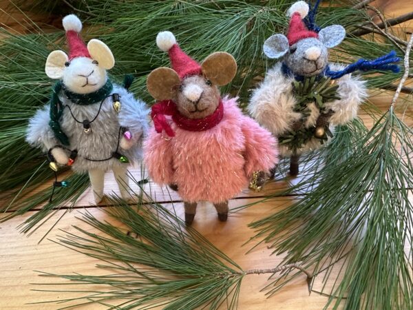 Fancy Wool Felt Mouse holding Wreath - Image 2